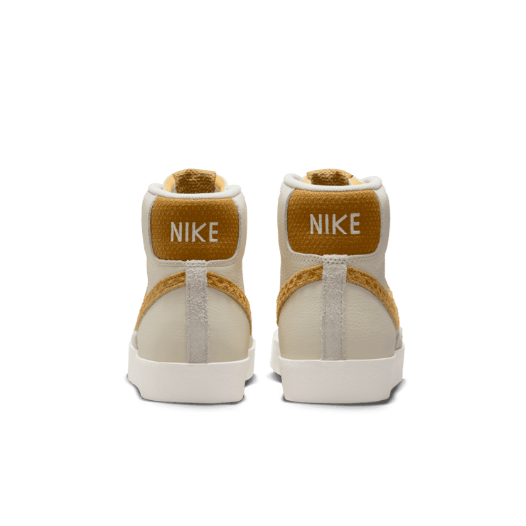 Nike Blazer Mid '77 Waffle Angle 3