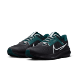 Nike Pegasus 40 (NFL Philadelphia Eagles) Road Angle 2