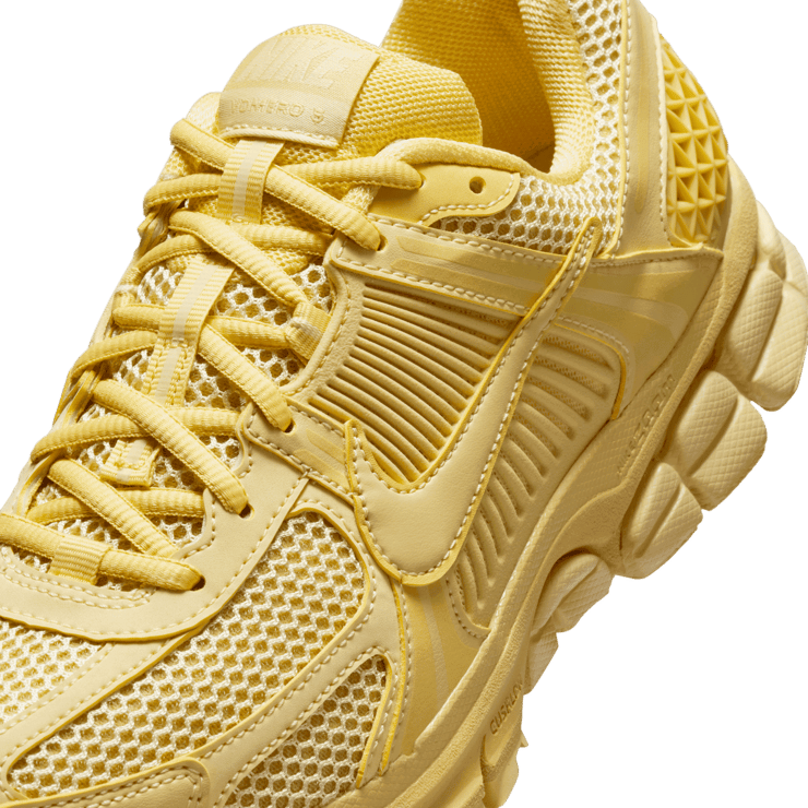 Nike Zoom Vomero 5 Saturn Gold Lemon Wash (W) Angle 4