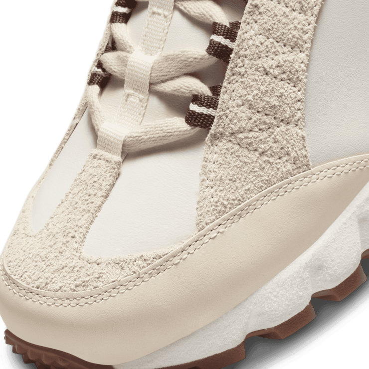 Nike Air Humara LX Jacquemus Beige (W) Angle 4