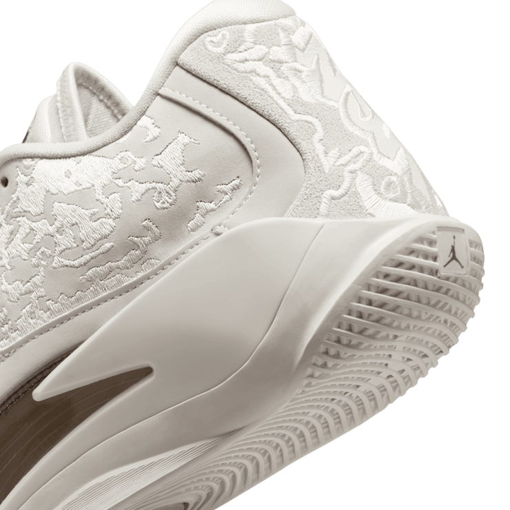 Jordan Zion 3 M.U.D. SE Light Bone Angle 5