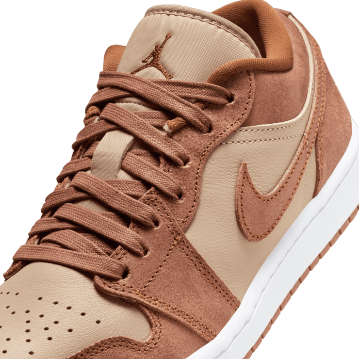 Air Jordan 1 Low SE Legend Coffee (W) Angle 4
