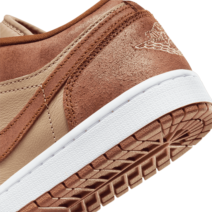 Air Jordan 1 Low SE Legend Coffee (W) Angle 5