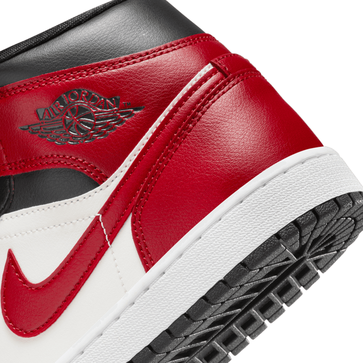 Air Jordan 1 Mid Black Toe (W) Angle 5