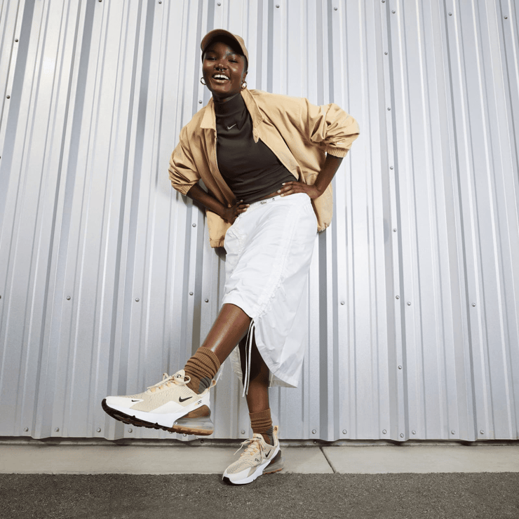 Nike Air Max 270 'Metallic Gold' (W) Angle 7