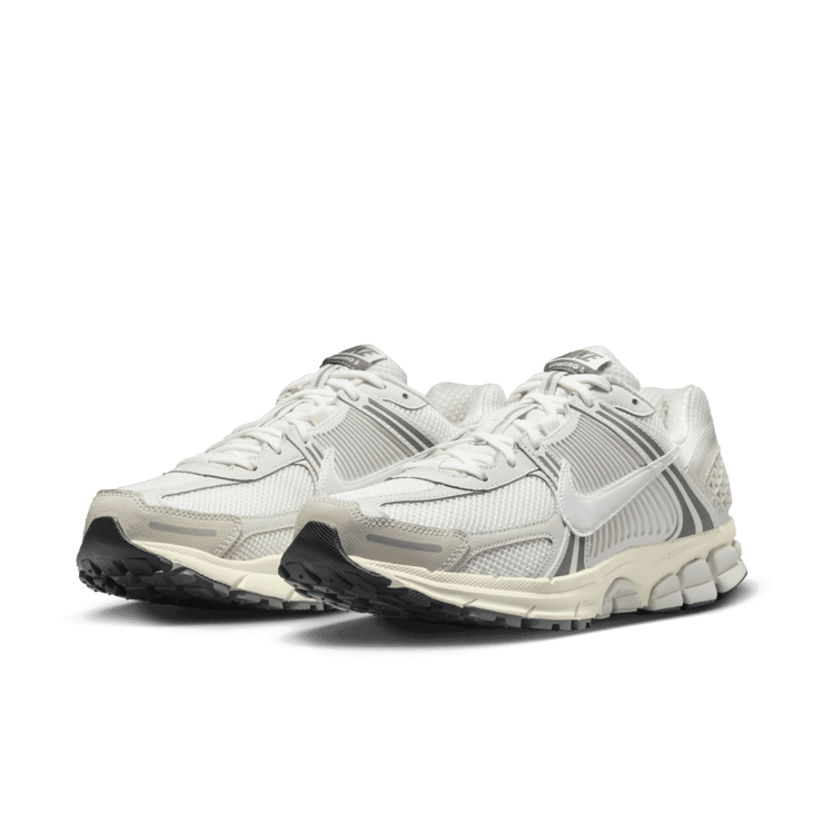 Nike Zoom Vomero 5 Platinum Tint Angle 2