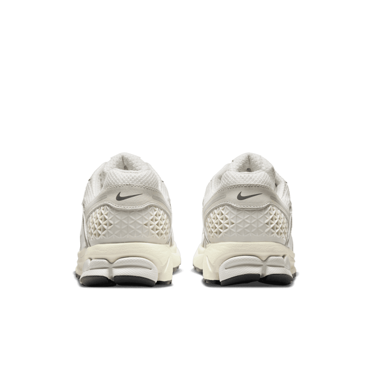 Nike Zoom Vomero 5 Platinum Tint Angle 3