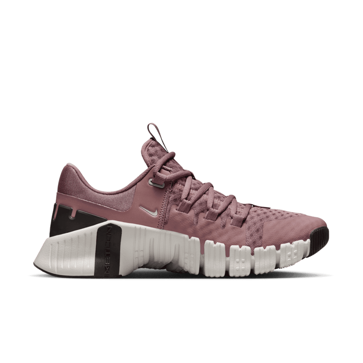 Nike Free Metcon 5 'Smokey Mauve' (W) Angle 1