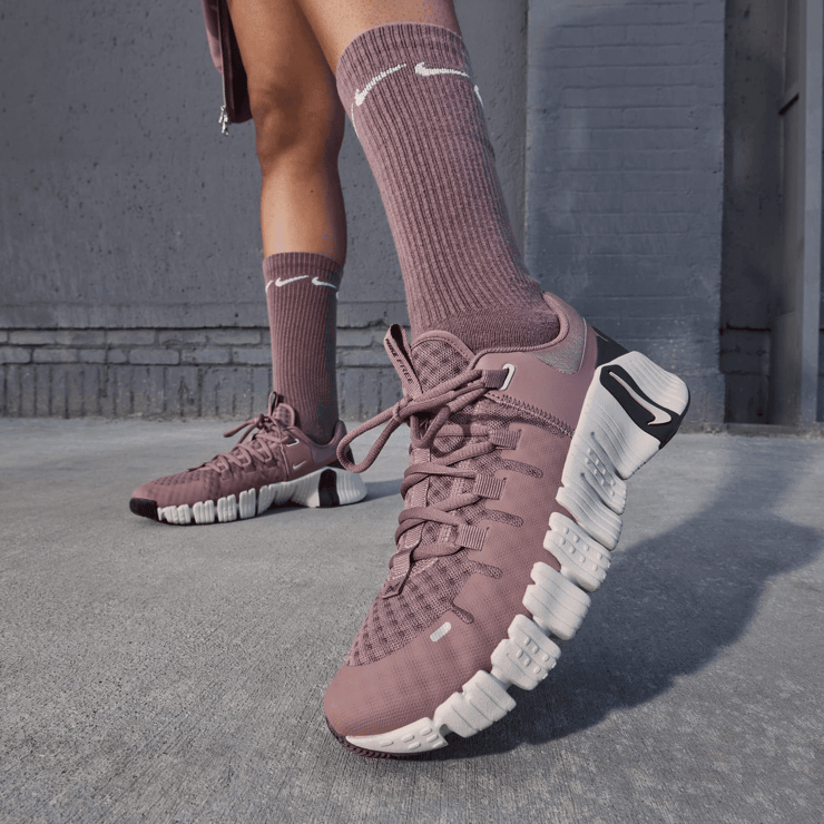 Nike Free Metcon 5 'Smokey Mauve' (W) Angle 9