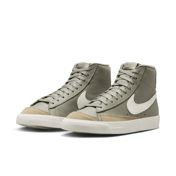 Nike Blazer Mid '77 Premium Angle 2