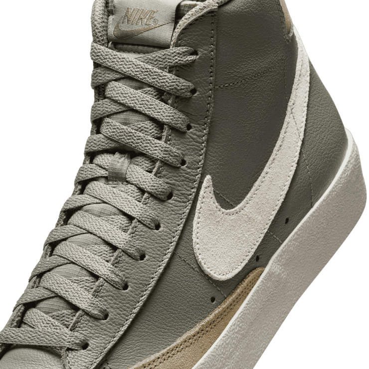 Nike Blazer Mid '77 Premium Angle 4