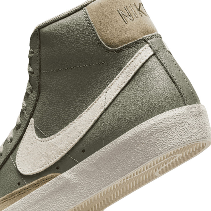 Nike Blazer Mid '77 Premium Angle 5