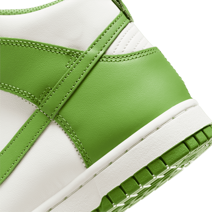 Nike Dunk High 'Chlorophyll' (W) Angle 5