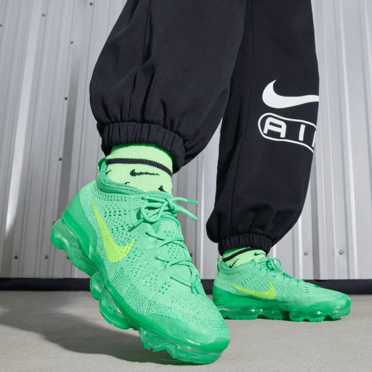 Nike Air VaporMax 2023 Flyknit 'Green Shock' (W) Angle 0