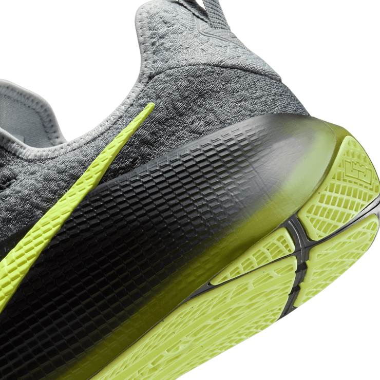 Nike LeBron TR 1 Dunk Man Angle 5