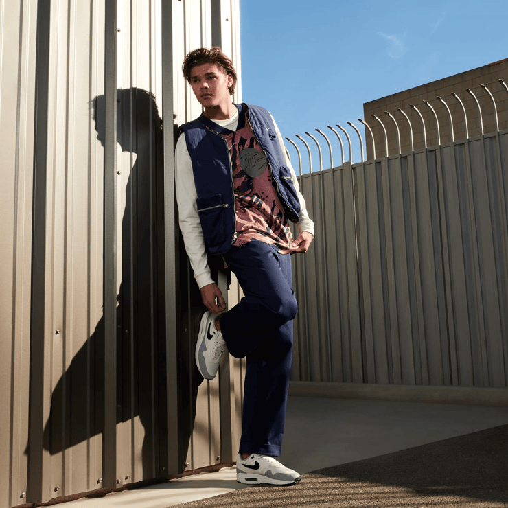 Nike Air Max 1 Platinum Tint Dark Obsidian Angle 7