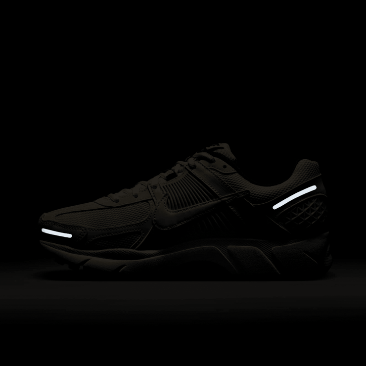 Nike Zoom Vomero 5 Valentine's Day (W) Angle 10