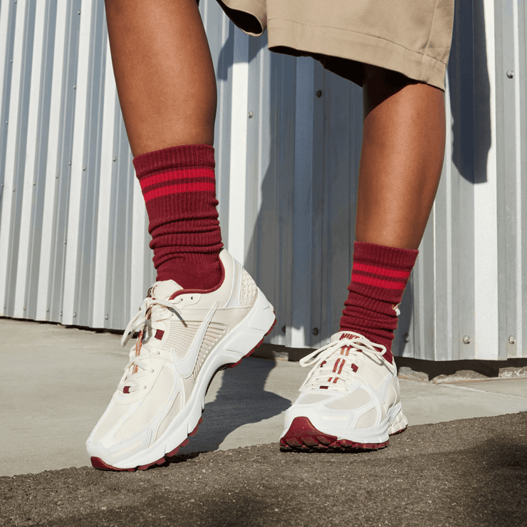 Nike Zoom Vomero 5 Valentine's Day (W) Angle 0