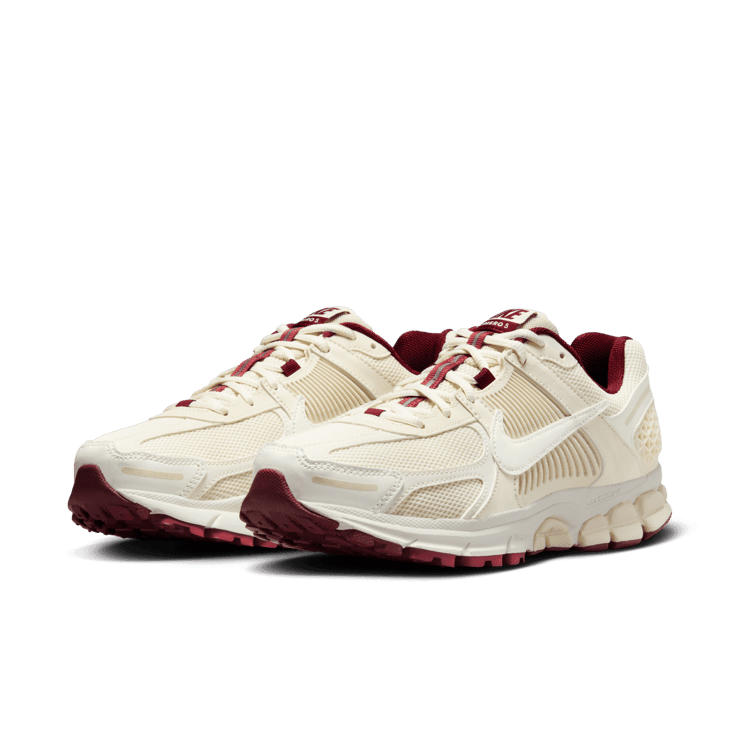 Nike Zoom Vomero 5 Valentine's Day (W) Angle 3