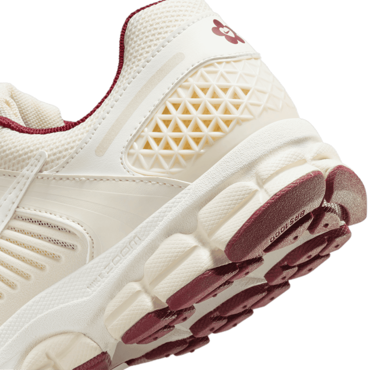 Nike Zoom Vomero 5 Valentine's Day (W) Angle 6