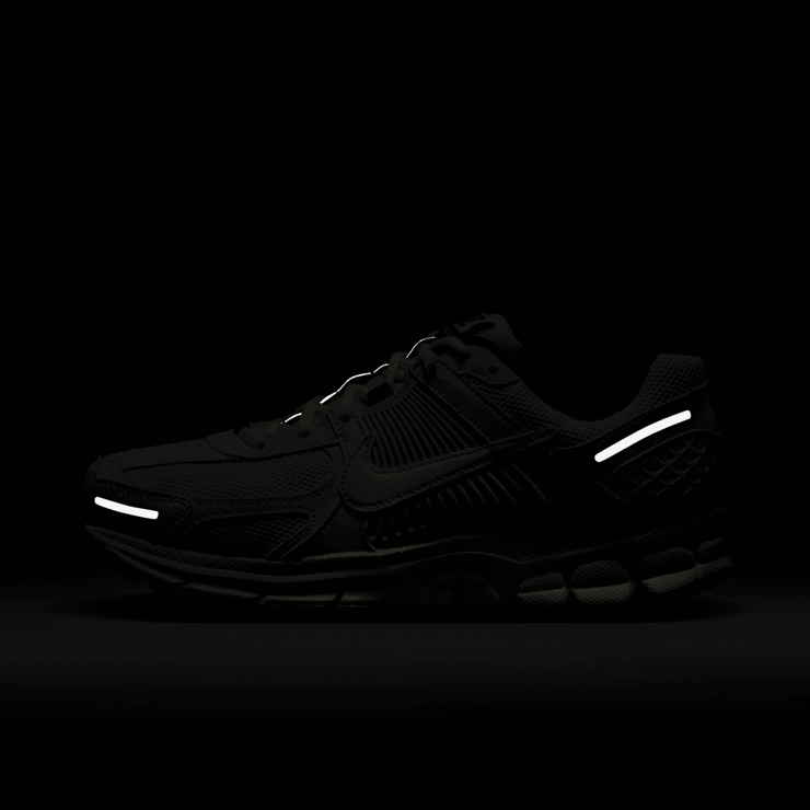 Nike Zoom Vomero 5 Valentine's Day (W) Angle 9