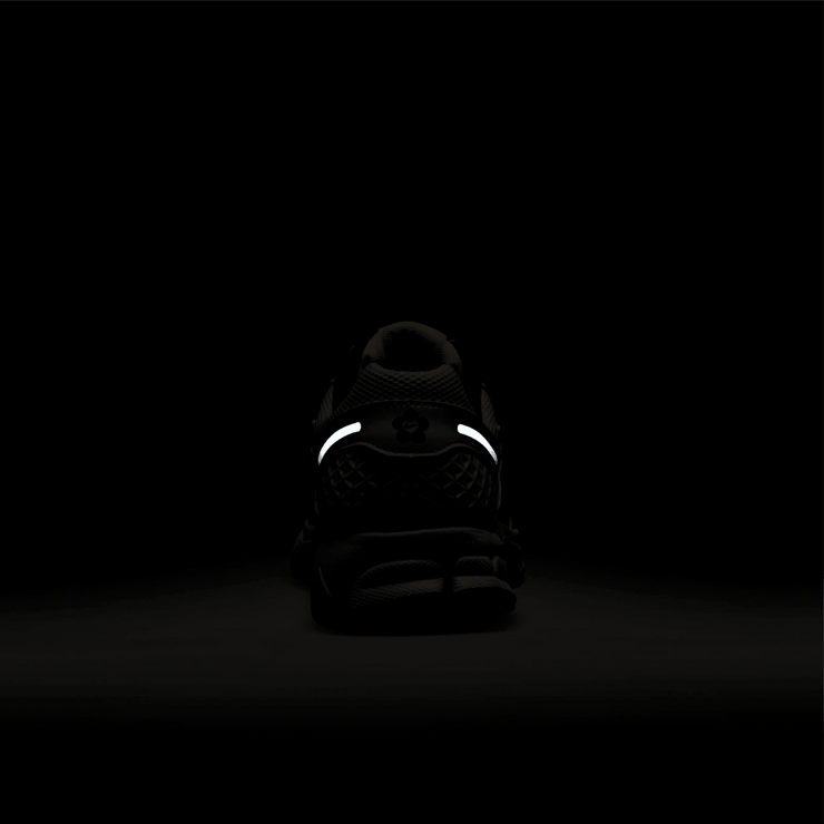 Nike Zoom Vomero 5 Valentine's Day (W) Angle 8