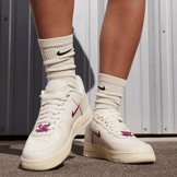 NIKE AIR FORCE 1 07 SE FB8251-101 スニーカー Nike Air Force 1 '07 SE Off White / Playful Pink FB8251-101