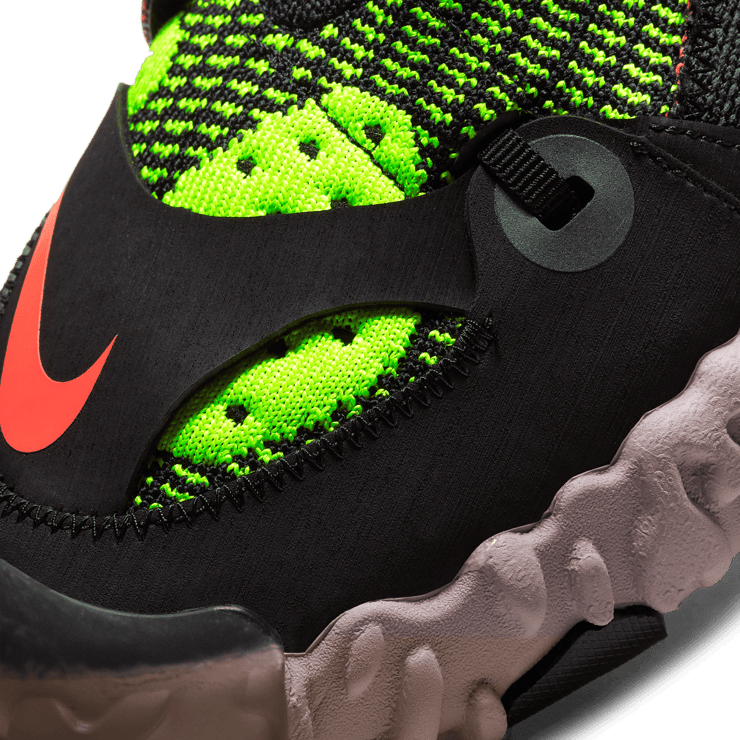 Nike ISPA Overreact Black Red Volt Angle 4