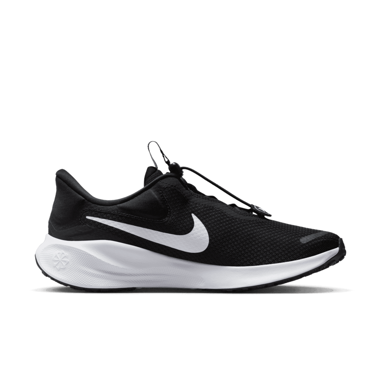 Nike Revolution 7 EasyOn 'Black White' Angle 1