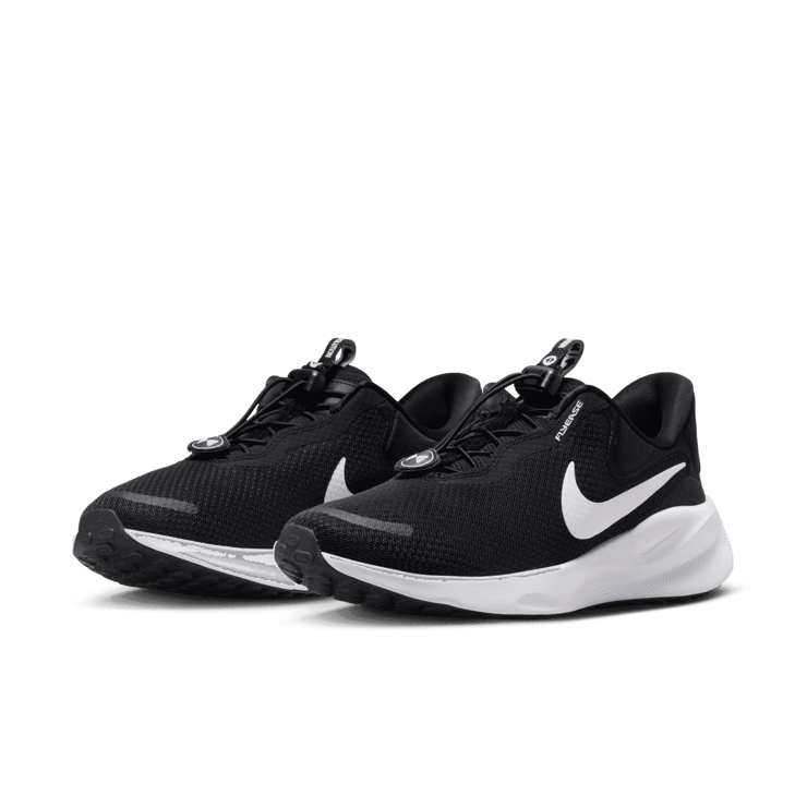 Nike Revolution 7 EasyOn 'Black White' Angle 3