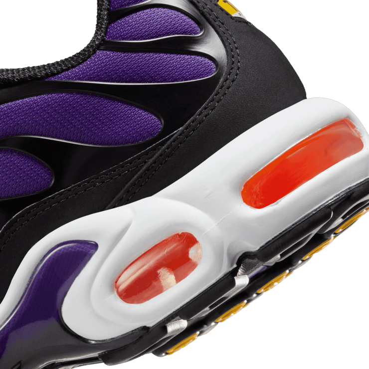 Nike Air Max Plus OG Voltage Purple Angle 5