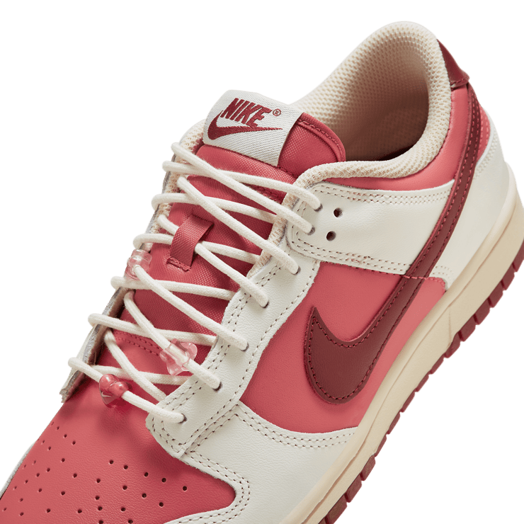 Nike Dunk Low Valentine’s Day (W) Angle 4