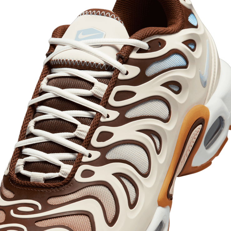 Nike Air Max Plus Drift Phantom Cacao Wow Angle 1