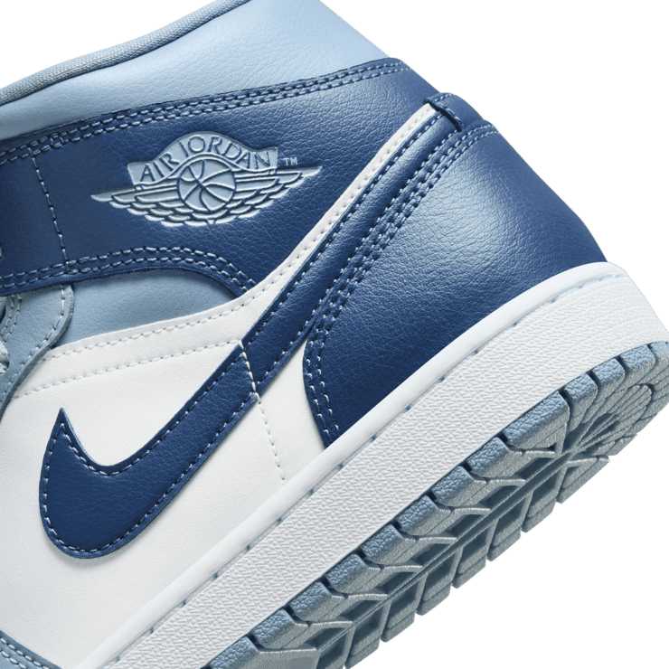 Air Jordan 1 Mid Diffused Blue (W) Angle 5