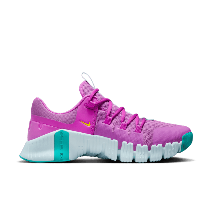 Nike Free Metcon 5 'Hyper Violet' (W) Angle 1