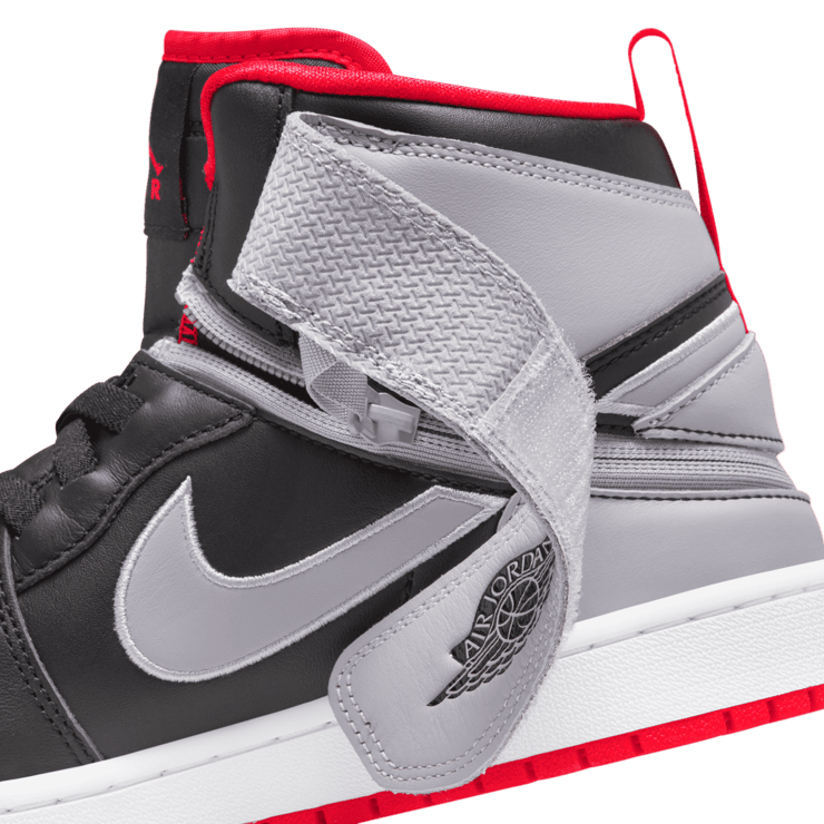 Air Jordan 1 Hi FlyEase Angle 7