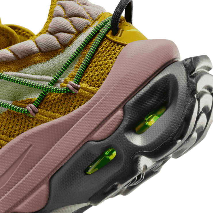 Nike Air Max Flyknit Venture Bronzine (W) Angle 5