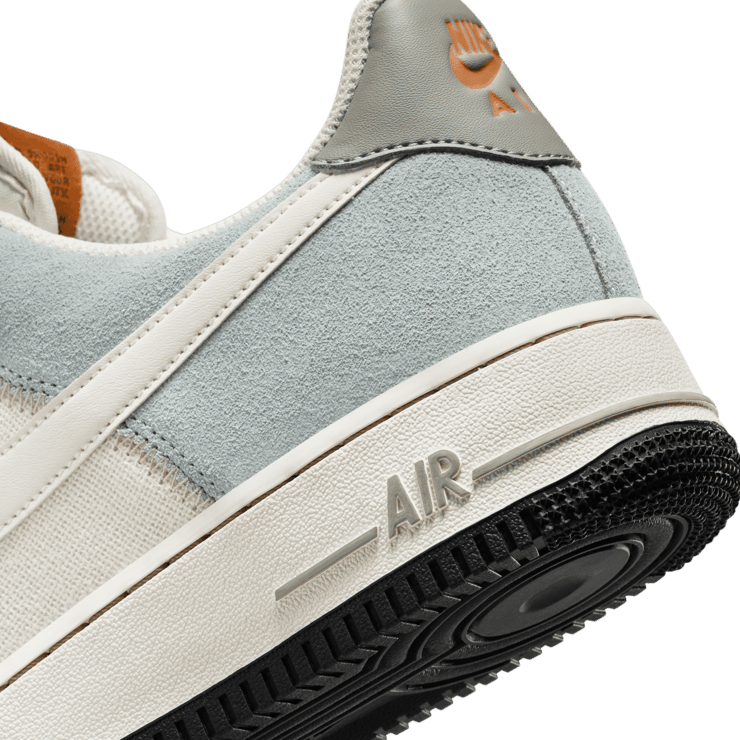 Nike Air Force 1 '07 LV8 Angle 5