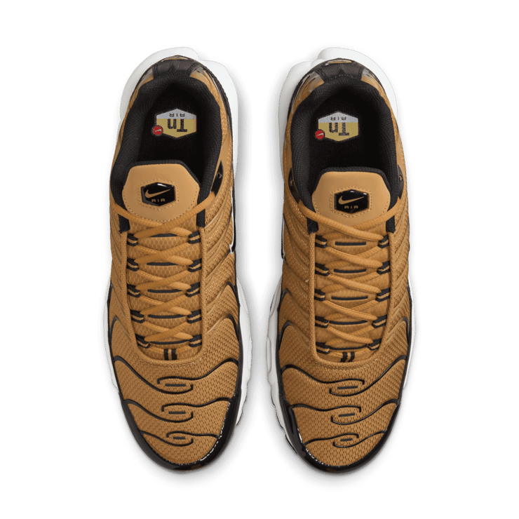 Nike Air Max Plus Golden Harvest Black Angle 1