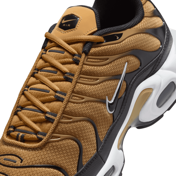 Nike Air Max Plus Golden Harvest Black Angle 4