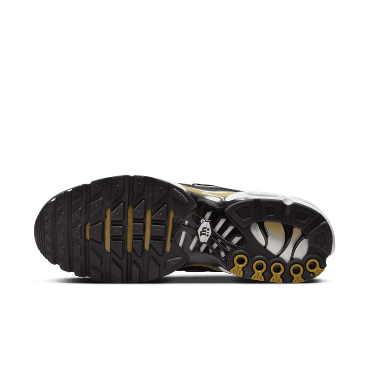 Nike Air Max Plus Golden Harvest Black Angle 0