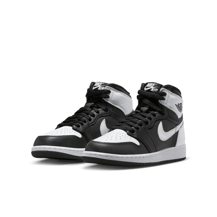 Air Jordan 1 Retro High OG Black White (GS) Angle 2