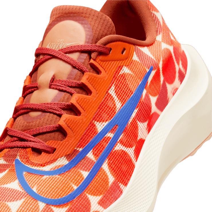 Nike Zoom Fly 5 Premium Road Angle 4