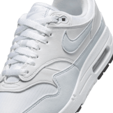 Nik Air Max 1 Football Grey (W) Angle 5