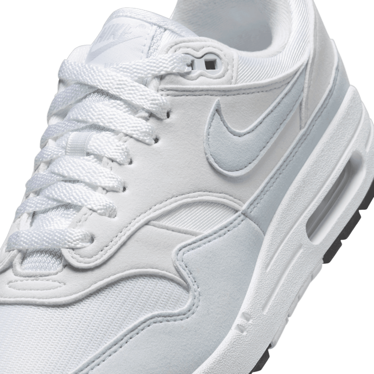 Nik Air Max 1 Football Grey (W) Angle 5
