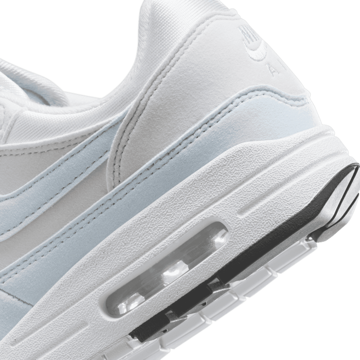 Nik Air Max 1 Football Grey (W) Angle 6