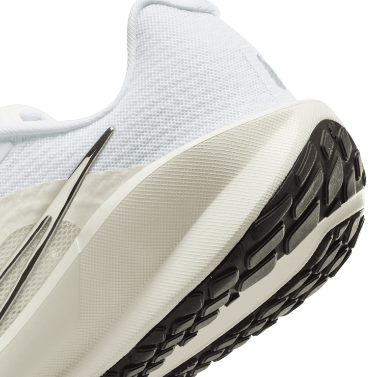 Nike Downshifter 13 Road Angle 5