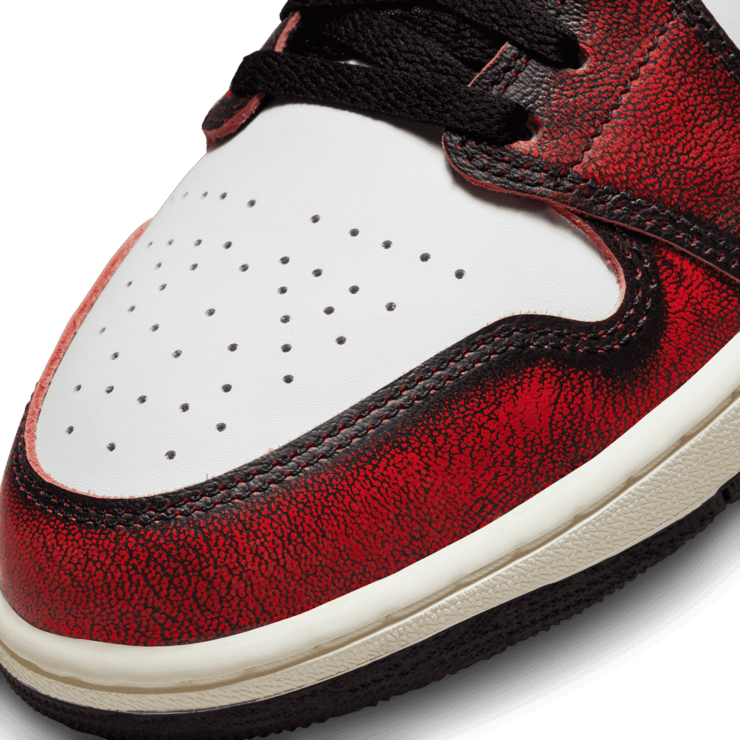 Jordan 1 Mid Wear-Away Chicago Angle 4