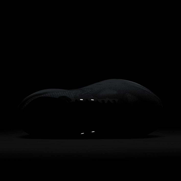 Nike Vomero 17 Road (Extra Wide) Angle 6