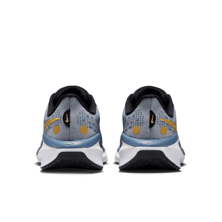 Nike Vomero 17 Road (Extra Wide) Angle 3